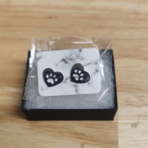 Heart-Shaped Paw Print Earrings - Black